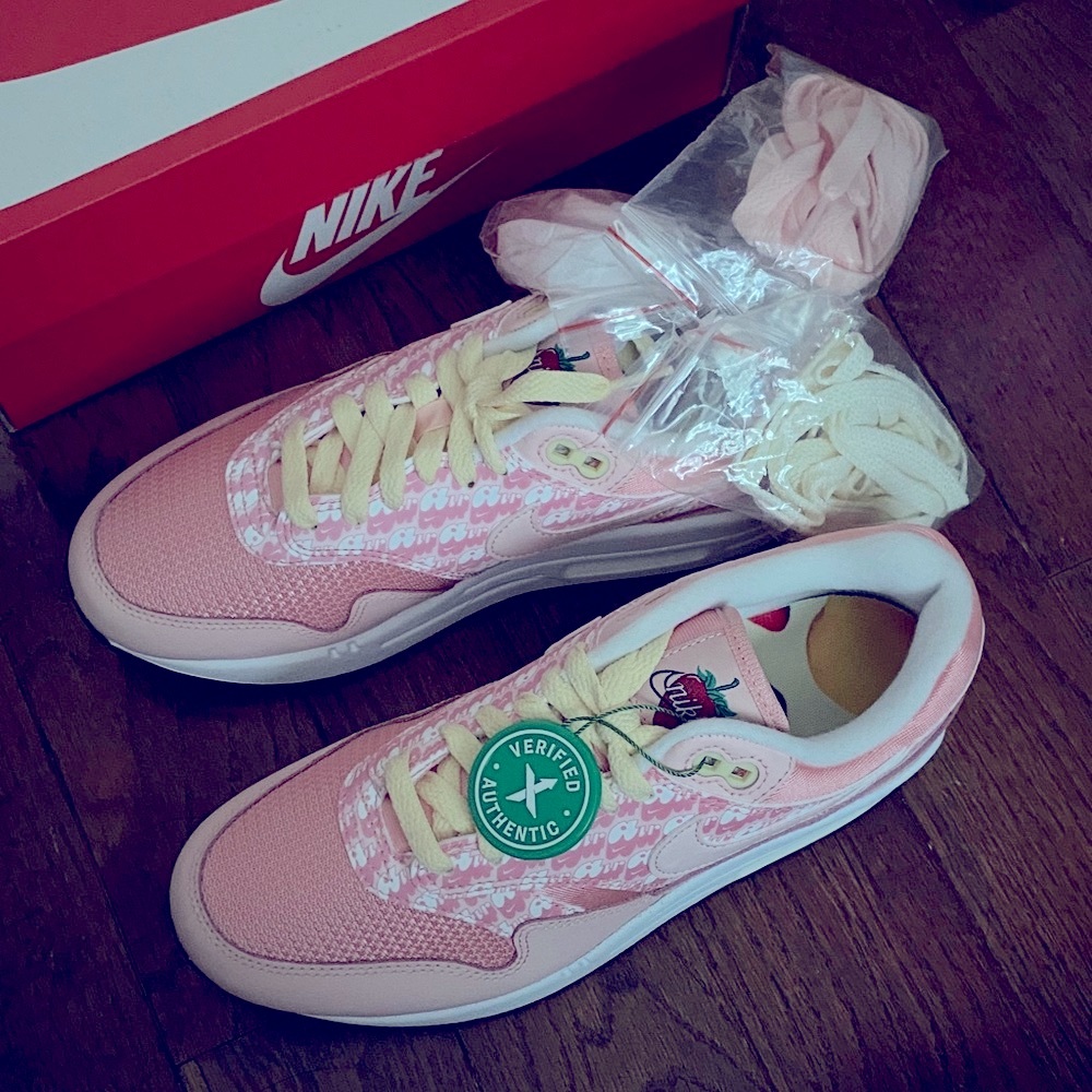 Nike Women's Air Max 1 Strawberry Lemonade (Women’s 6.5) - Picture 2 of 4